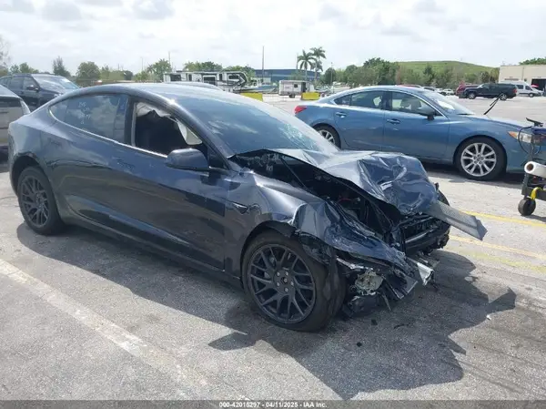 5YJ3E1EBXSF909124 2025 TESLA MODEL 3 - Image 1