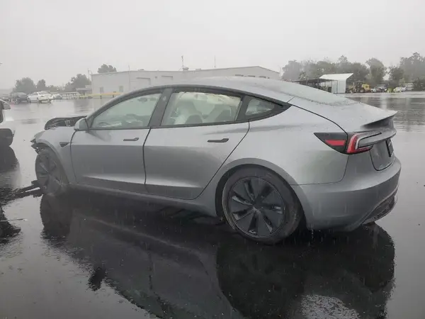 5YJ3E1EBXSF913304 2025 TESLA MODEL 3 - Image 2