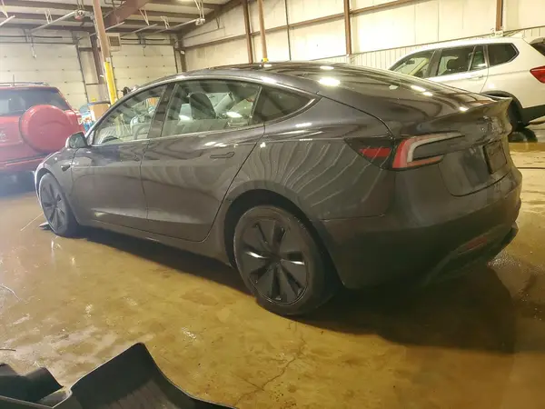 5YJ3E1EBXSF914047 2025 TESLA MODEL 3 - Image 2