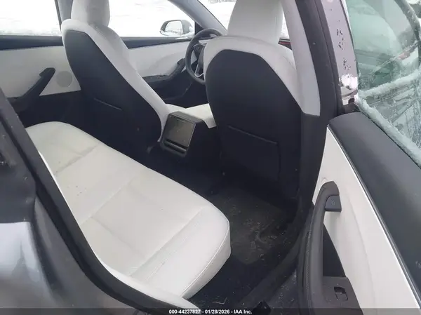 5YJ3E1EBXSF930166 2025 TESLA MODEL 3 - Image 8