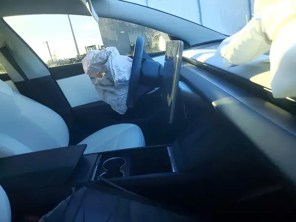 5YJ3E1EBXSF938526 2025 TESLA MODEL 3 - Image 8