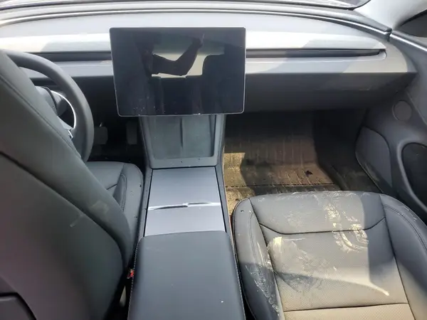 5YJ3E1EBXSF939899 2025 TESLA MODEL 3 - Image 8