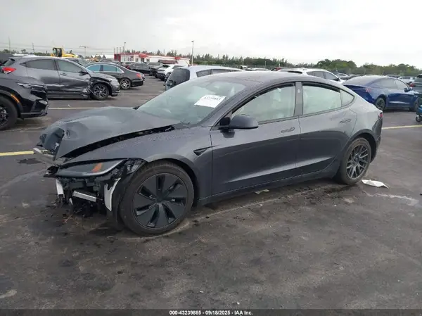 5YJ3E1EBXSF941572 2025 TESLA MODEL 3 - Image 2