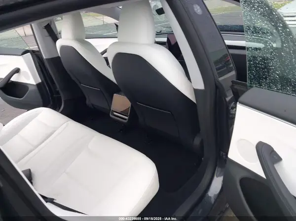 5YJ3E1EBXSF941572 2025 TESLA MODEL 3 - Image 8