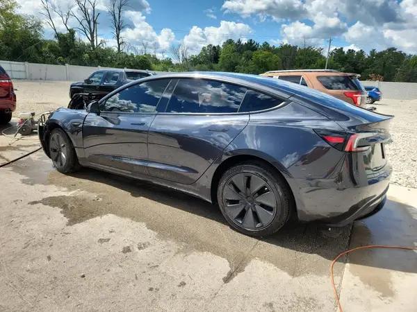 5YJ3E1EBXSF953818 2025 TESLA MODEL 3 - Image 2