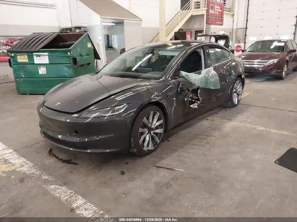 5YJ3E1EBXSF967346 2025 TESLA MODEL 3 - Image 2