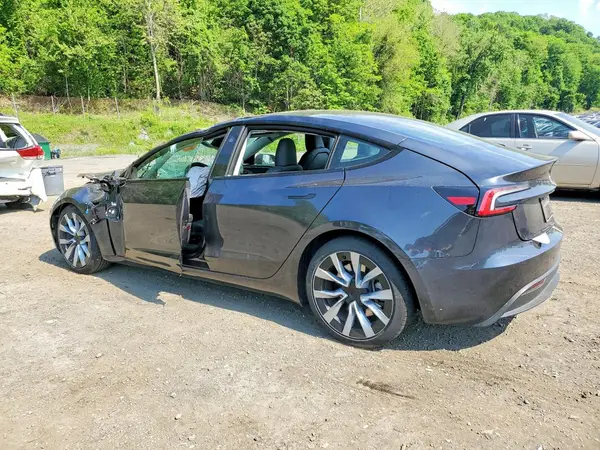 5YJ3E1EBXSF984129 2025 TESLA MODEL 3 - Image 2