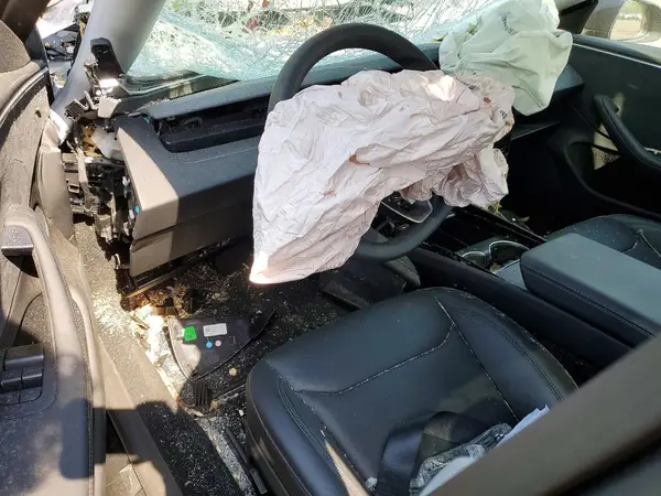 5YJ3E1EBXSF984129 2025 TESLA MODEL 3 - Image 8