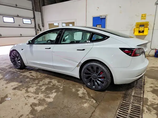 5YJ3E1EC1PF409871 2023 TESLA MODEL 3 - Image 2