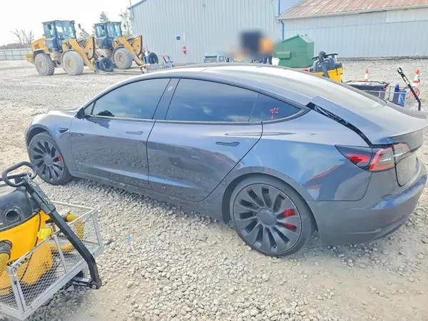 5YJ3E1EC1PF633464 2023 TESLA MODEL 3 - Image 2