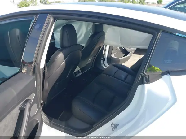 5YJ3E1EC2NF164589 2022 TESLA MODEL 3 - Image 8