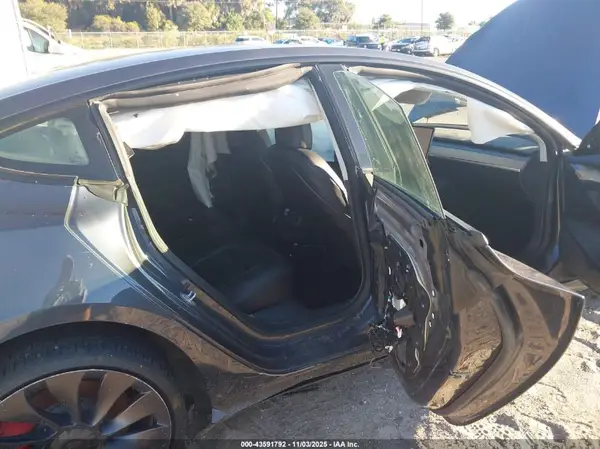 5YJ3E1EC3MF990558 2021 TESLA MODEL 3 - Image 8