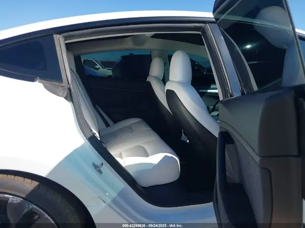 5YJ3E1EC3NF196953 2022 TESLA MODEL 3 - Image 8