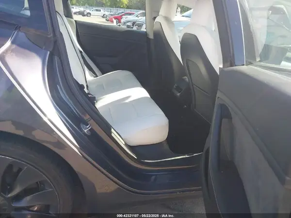 5YJ3E1EC3NF203321 2022 TESLA MODEL 3 - Image 8