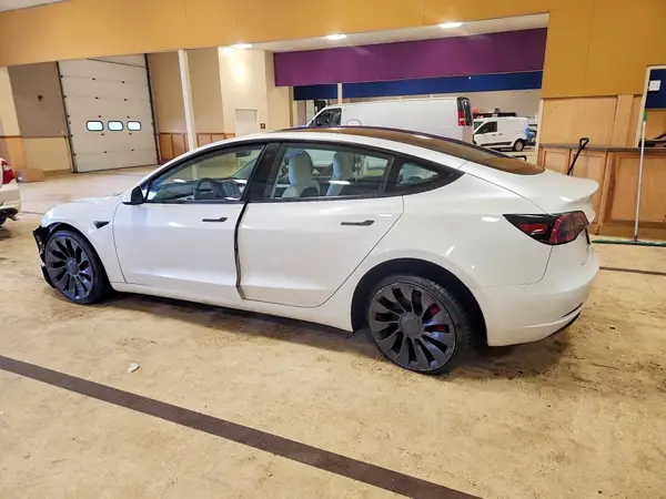 5YJ3E1EC3PF632753 2023 TESLA MODEL 3 - Image 2