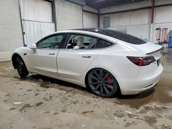 5YJ3E1EC4LF715005 2020 TESLA MODEL 3 - Image 2