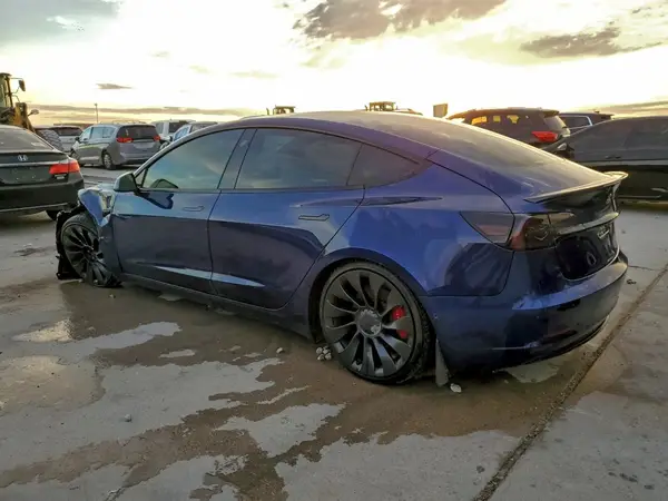 5YJ3E1EC4NF328585 2022 TESLA MODEL 3 - Image 2