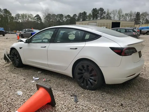 5YJ3E1EC4PF472320 2023 TESLA MODEL 3 - Image 2