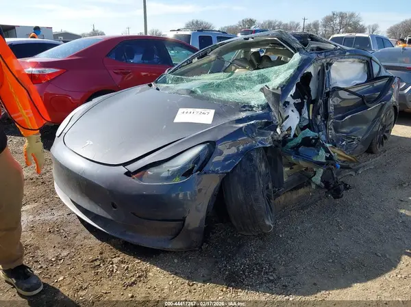 5YJ3E1EC4PF518230 2023 TESLA MODEL 3 - Image 2