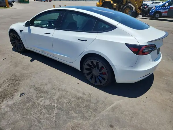 5YJ3E1EC4PF697529 2023 TESLA MODEL 3 - Image 2