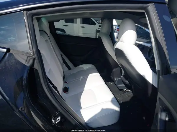 5YJ3E1EC5NF275556 2022 TESLA MODEL 3 - Image 8