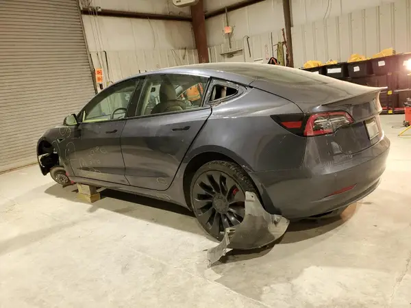 5YJ3E1EC7NF358812 2022 TESLA MODEL 3 - Image 2