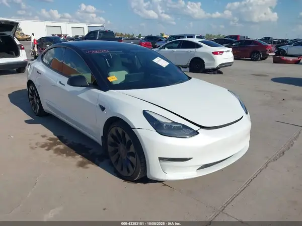 5YJ3E1EC8NF124713 2022 TESLA MODEL 3 - Image 1