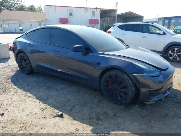 5YJ3E1EC8NF276975 2022 TESLA MODEL 3 - Image 1