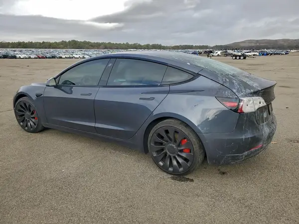 5YJ3E1EC8PF395886 2023 TESLA MODEL 3 - Image 2