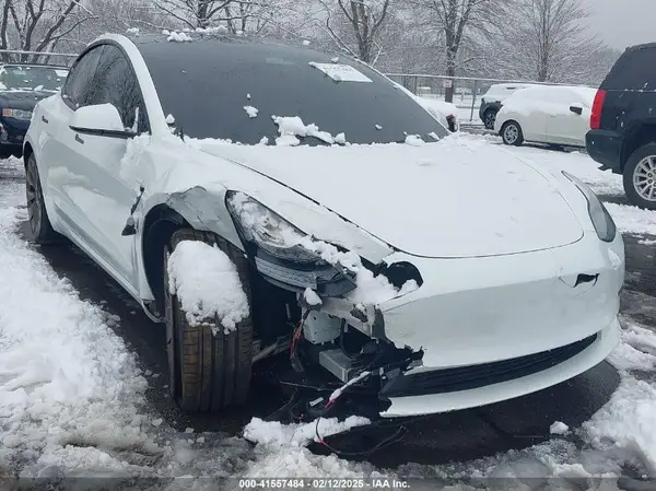 5YJ3E1EC8PF621554 2023 TESLA MODEL 3 - Image 1