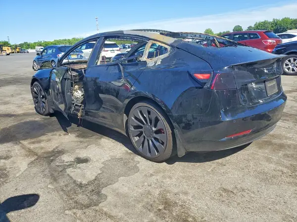 5YJ3E1EC9NF226862 2022 TESLA MODEL 3 - Image 2