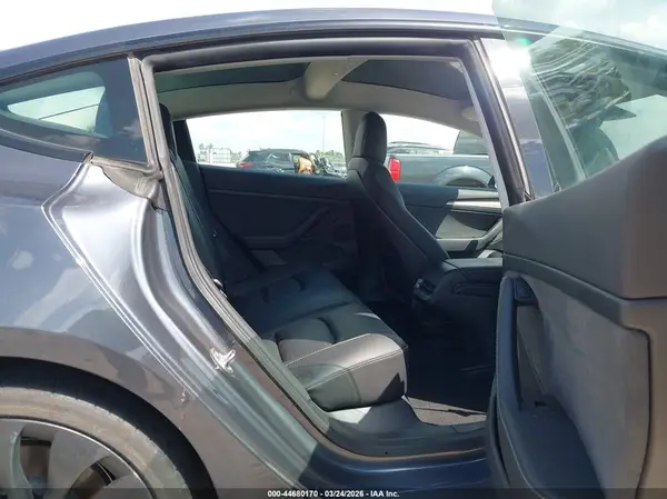 5YJ3E1EC9NF275642 2022 TESLA MODEL 3 - Image 8