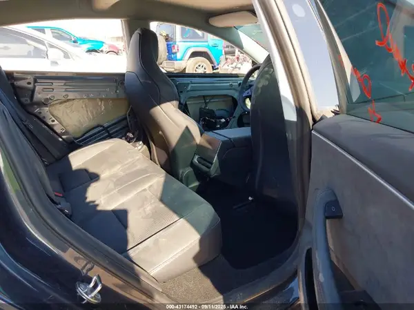 5YJ3E1ET0RF807978 2024 TESLA MODEL 3 - Image 8