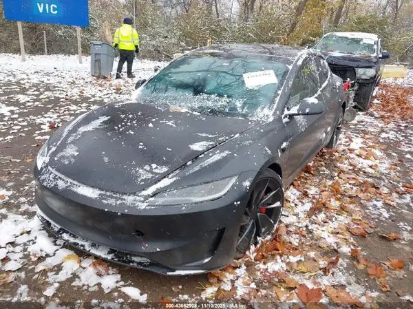 5YJ3E1ET0RF835537 2024 TESLA MODEL 3 - Image 2
