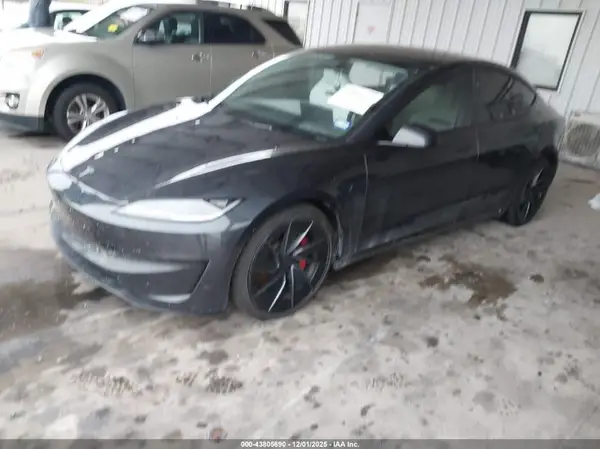 5YJ3E1ET1RF821002 2024 TESLA MODEL 3 - Image 2