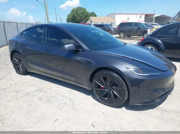 5YJ3E1ET1RF821629 2024 TESLA MODEL 3 - Image 1
