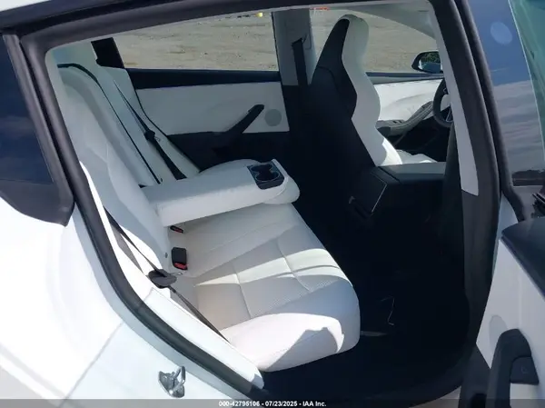 5YJ3E1ET1SF028403 2025 TESLA MODEL 3 - Image 8