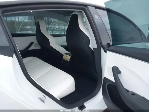 5YJ3E1ET1SF037067 2025 TESLA MODEL 3 - Image 8