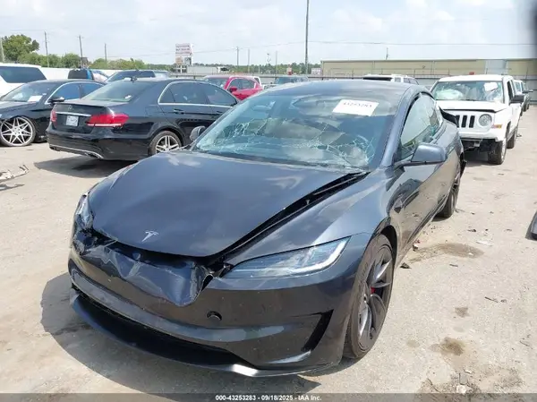 5YJ3E1ET2RF892550 2024 TESLA MODEL 3 - Image 2