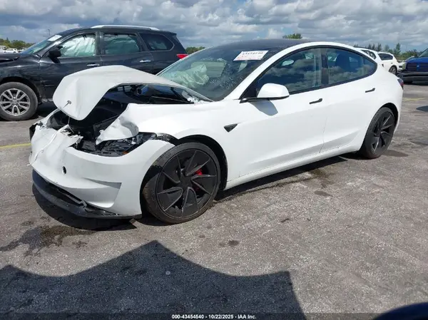 5YJ3E1ET3RF889091 2024 TESLA MODEL 3 - Image 2