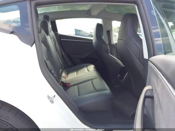 5YJ3E1ET3RF889091 2024 TESLA MODEL 3 - Image 8