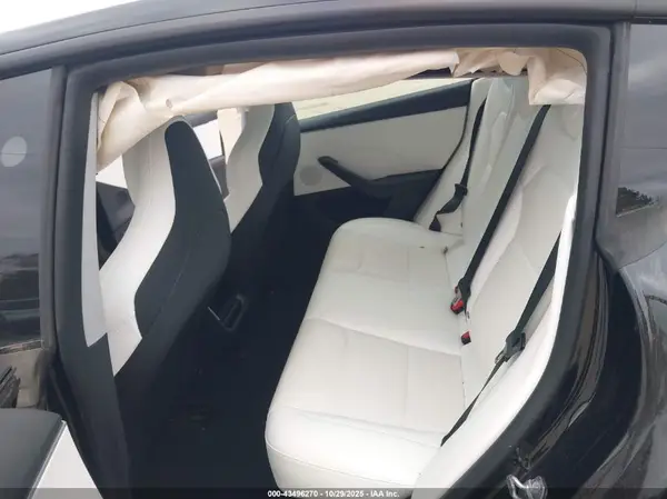 5YJ3E1ET3RF900493 2024 TESLA MODEL 3 - Image 8