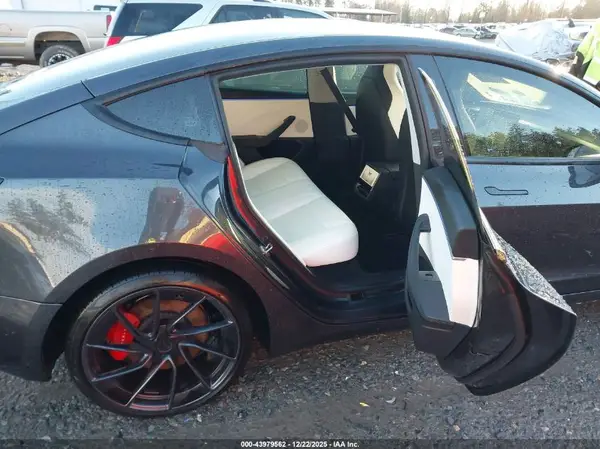 5YJ3E1ET4RF767789 2024 TESLA MODEL 3 - Image 8