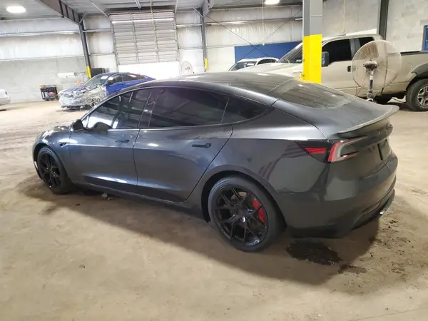 5YJ3E1ET4RF825951 2024 TESLA MODEL 3 - Image 2