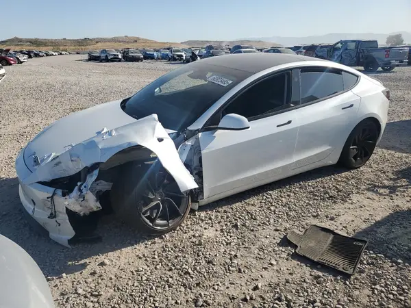 5YJ3E1ET4RF861347 2024 TESLA MODEL 3 - Image 1