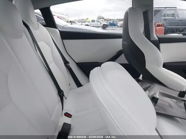 5YJ3E1ET4RF870856 2024 TESLA MODEL 3 - Image 8