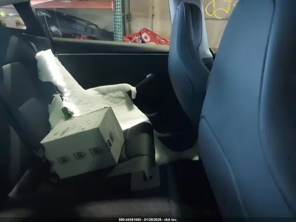 5YJ3E1ET4RF883185 2024 TESLA MODEL 3 - Image 8