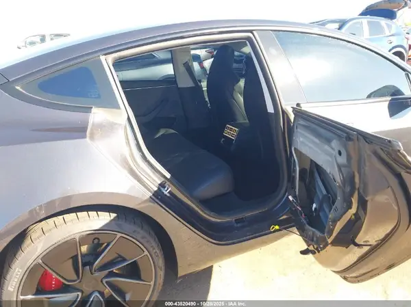 5YJ3E1ET4RF906352 2024 TESLA MODEL 3 - Image 8