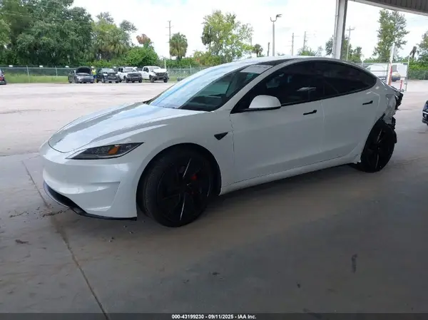 5YJ3E1ET5SF028436 2025 TESLA MODEL 3 - Image 2