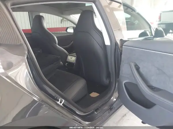 5YJ3E1ET5SF985407 2025 TESLA MODEL 3 - Image 8